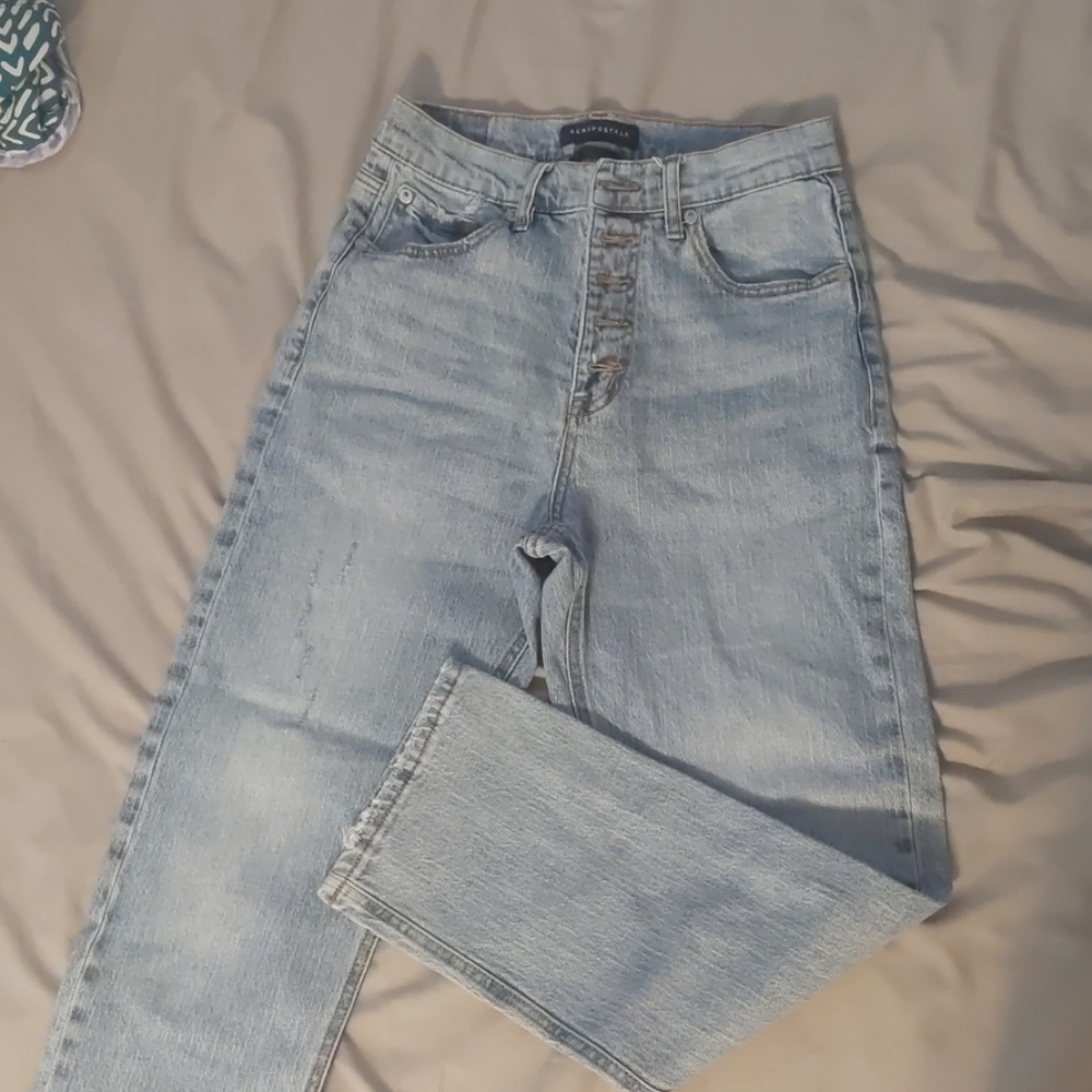 High-rise lightwash Aeropostale mom jeans
